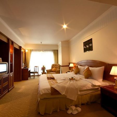 Grand Diamond City Hotel & Casino Poipet Buitenkant foto