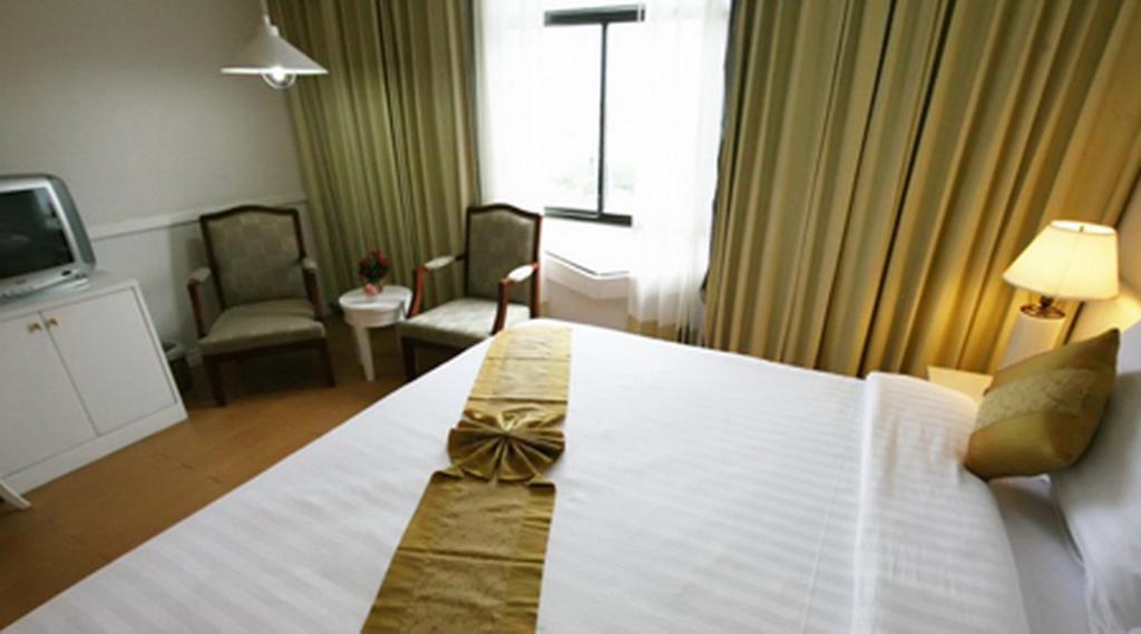 Grand Diamond City Hotel & Casino Poipet Buitenkant foto