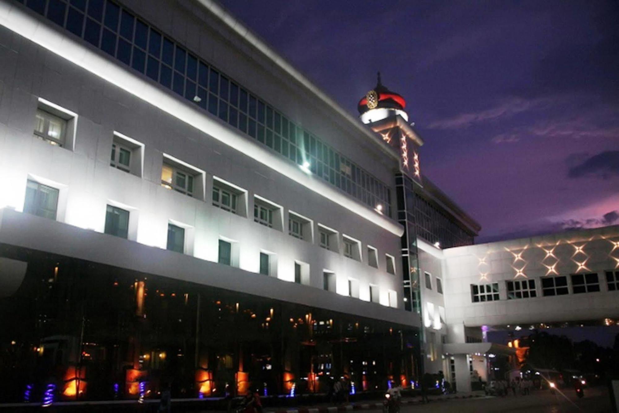 Grand Diamond City Hotel & Casino Poipet Buitenkant foto
