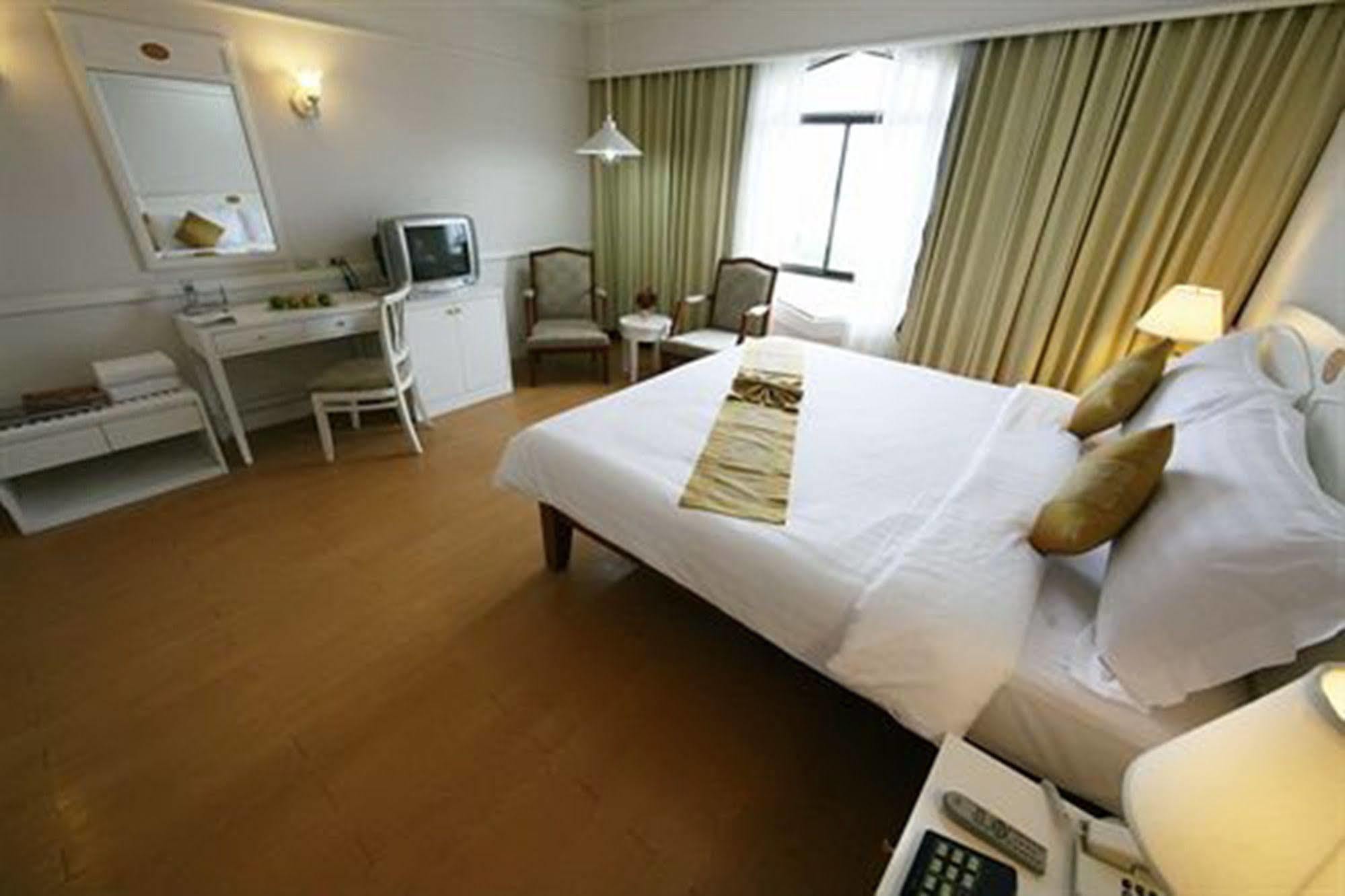 Grand Diamond City Hotel & Casino Poipet Buitenkant foto