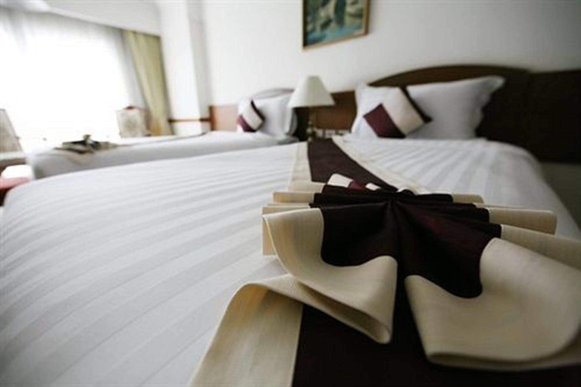 Grand Diamond City Hotel & Casino Poipet Buitenkant foto